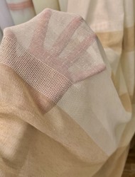 Бяло лелено тънко перде с раета в светло бежово Бяло лелено тънко перде с раета в светло бежово